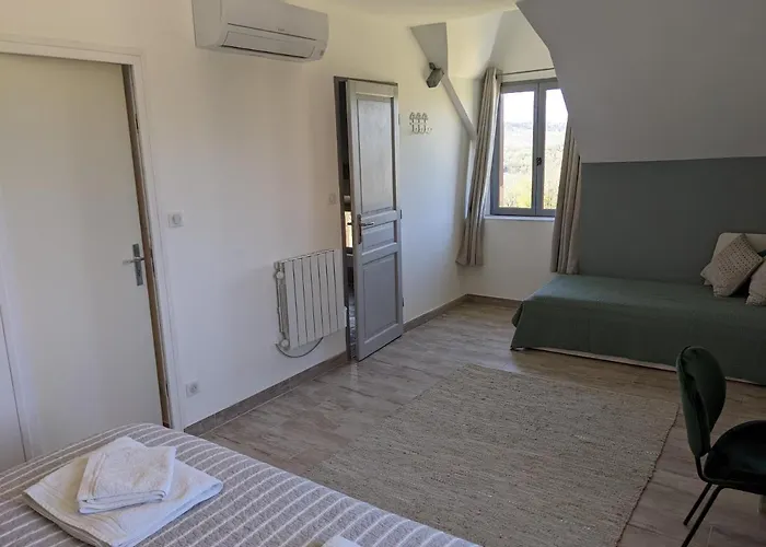 Nyaraló De Fleurie - *